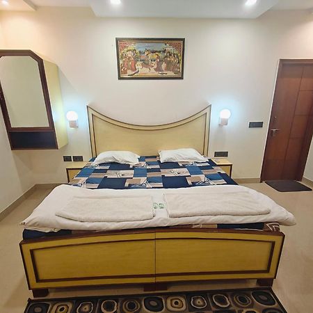 Hotel Tourist Rest House Agra Agra  Buitenkant foto