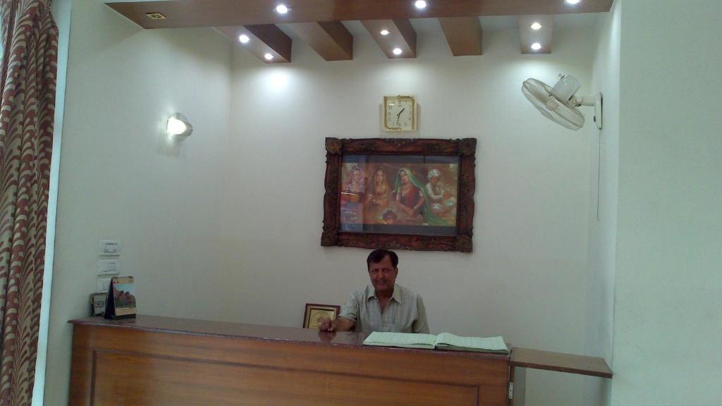 Hotel Tourist Rest House Agra Agra  Buitenkant foto