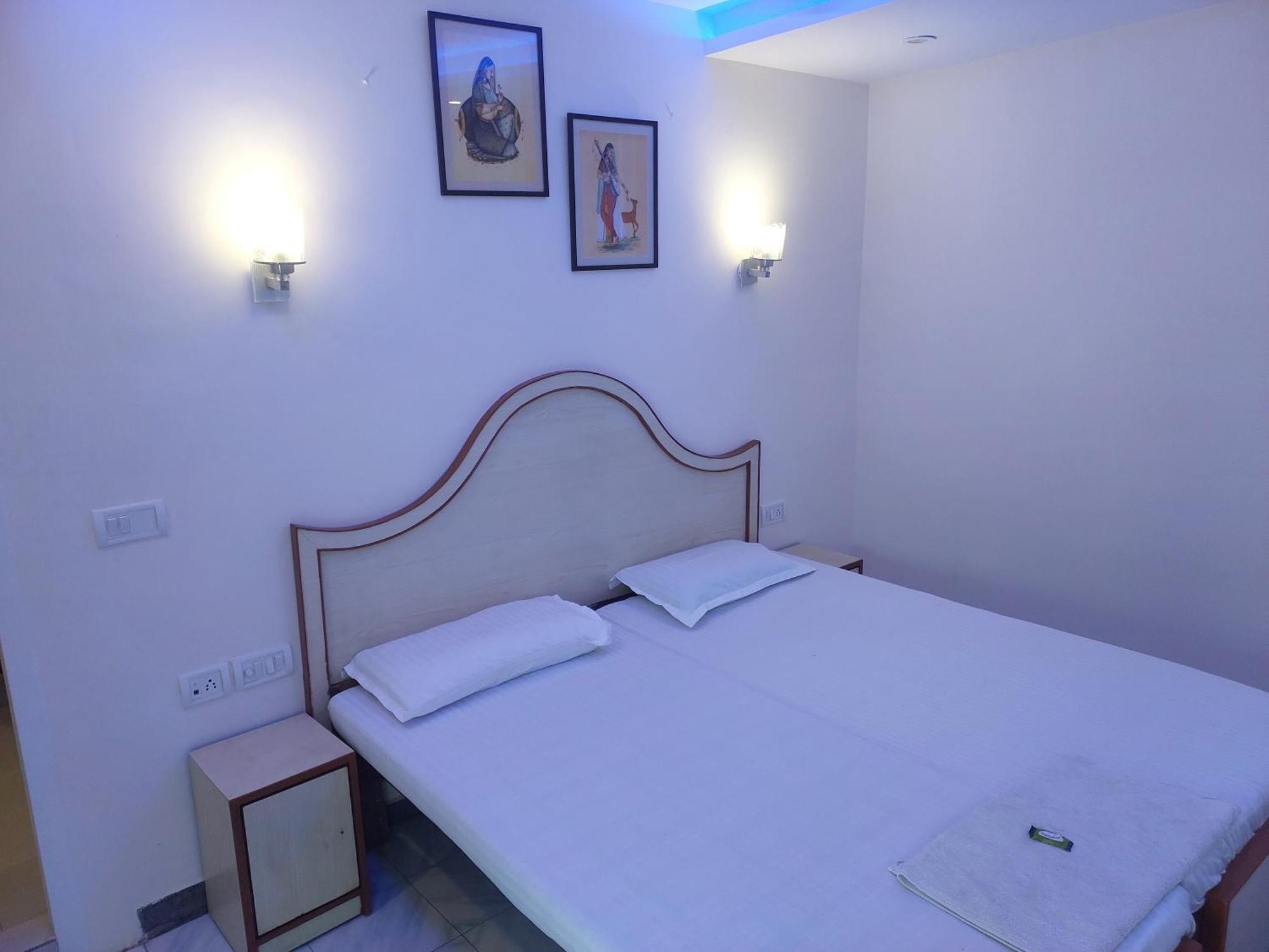 Hotel Tourist Rest House Agra Agra  Buitenkant foto