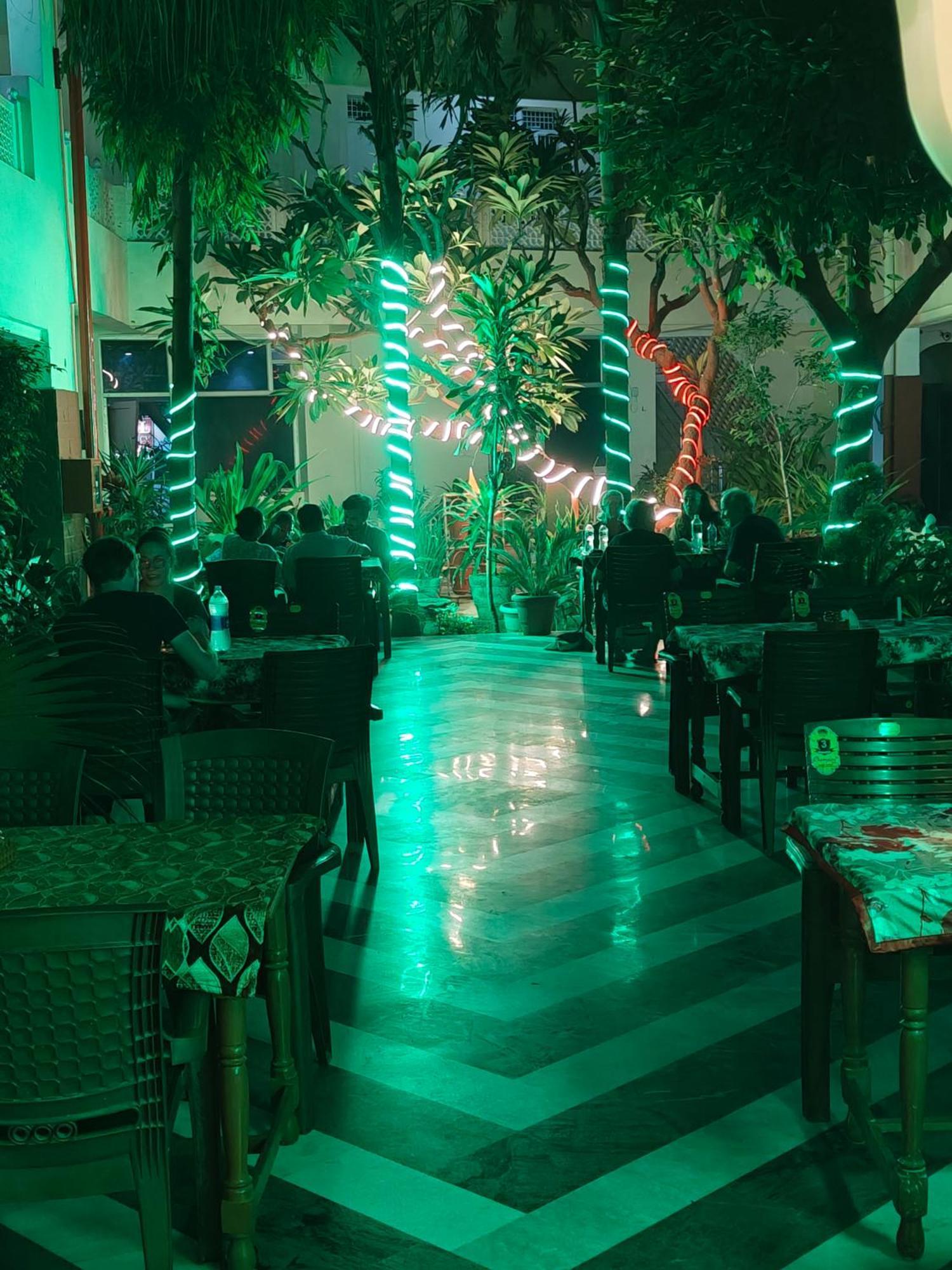 Hotel Tourist Rest House Agra Agra  Buitenkant foto