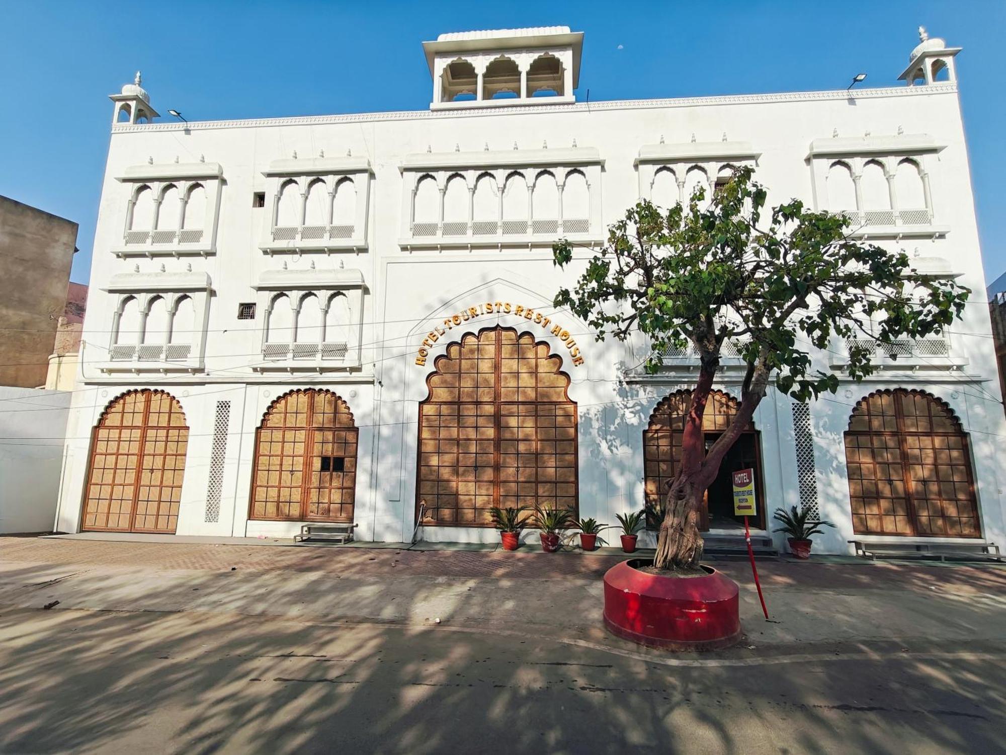 Hotel Tourist Rest House Agra Agra  Buitenkant foto
