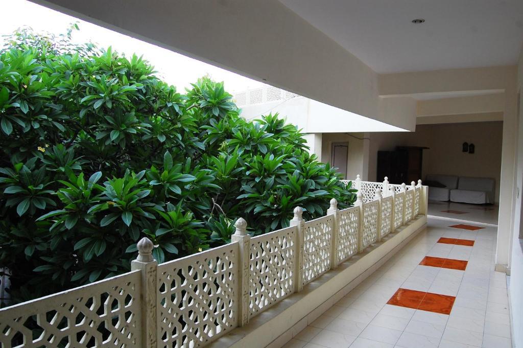 Hotel Tourist Rest House Agra Agra  Buitenkant foto