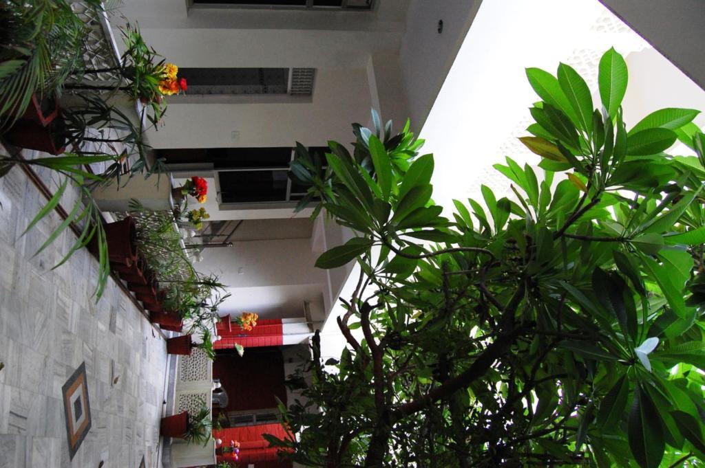 Hotel Tourist Rest House Agra Agra  Buitenkant foto