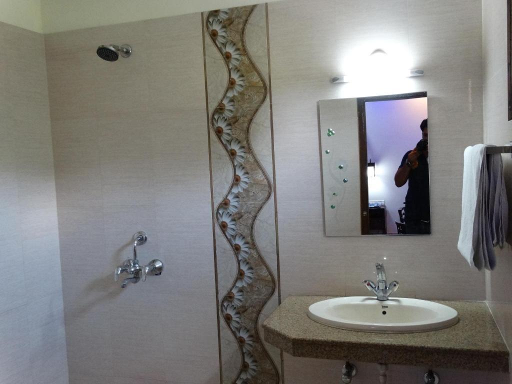 Hotel Tourist Rest House Agra Agra  Buitenkant foto
