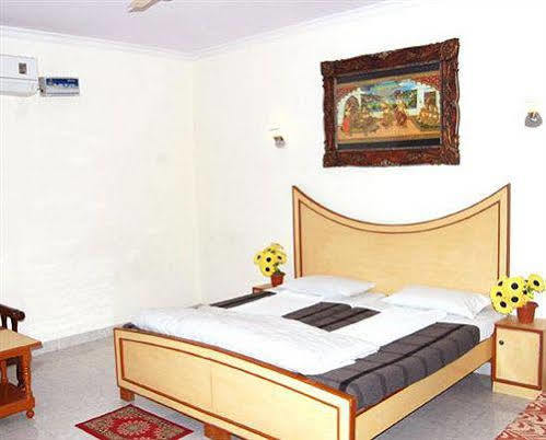 Hotel Tourist Rest House Agra Agra  Buitenkant foto
